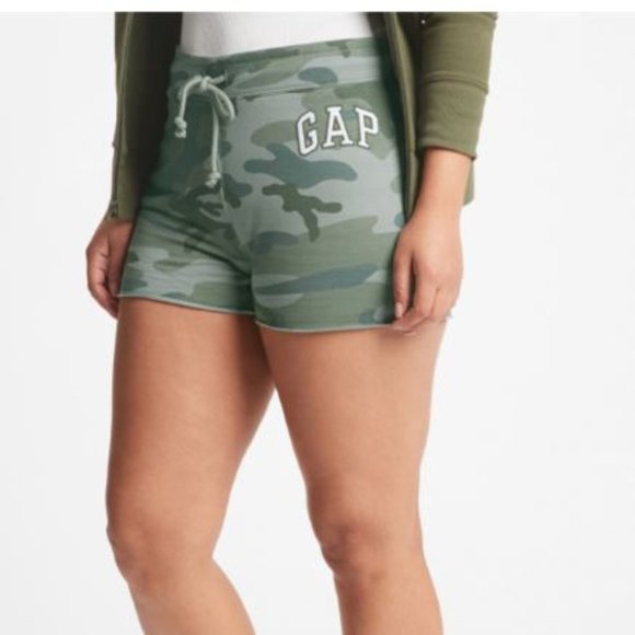 GAP Factory Pants - GAP - Camo Sweat shorts - Size Medium - NWOT